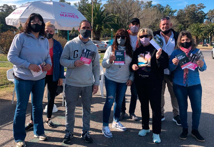 Juntos-UCR hace campaña en el parque