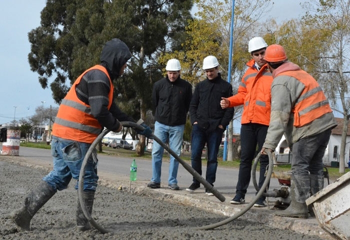 Mosca supervisó la obra de la ruta 88