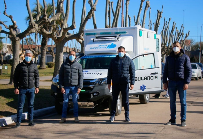 Pisano entregó una nueva ambulancia en Pirovano