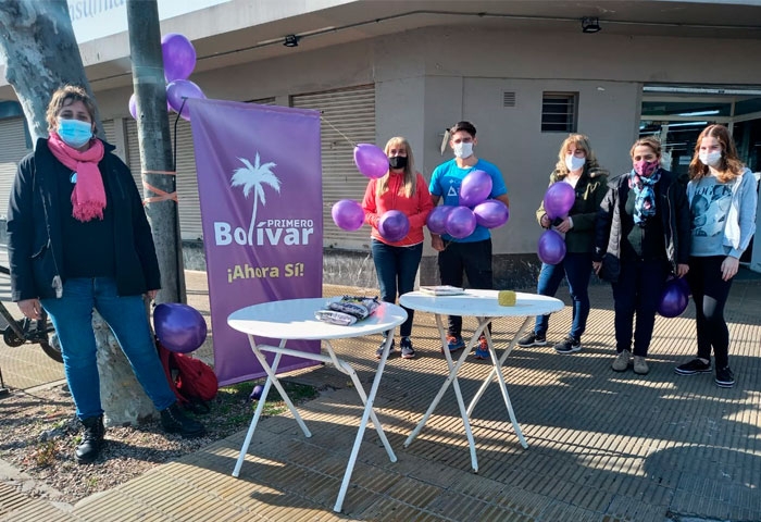 Primero Bolívar expone sus globos violeta