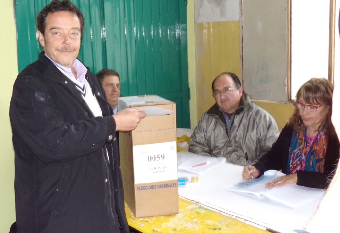 Romero votó en la Escuela N° 7