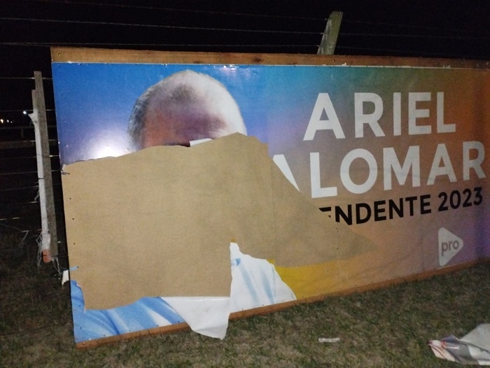 Vandalizaron un cartel de Ariel Alomar